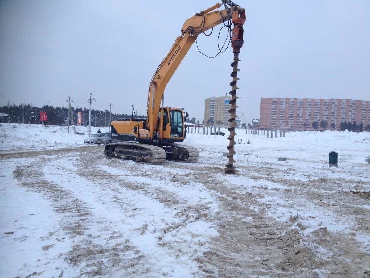 Аренда ямобура гусеничного по доступной цене в Москве - 18 тонн Hyundai -  Техно-Ресурс